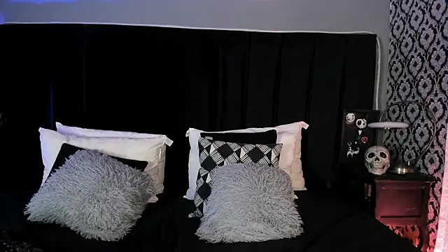 Adeelinee online show from 04/07/26, 07:58