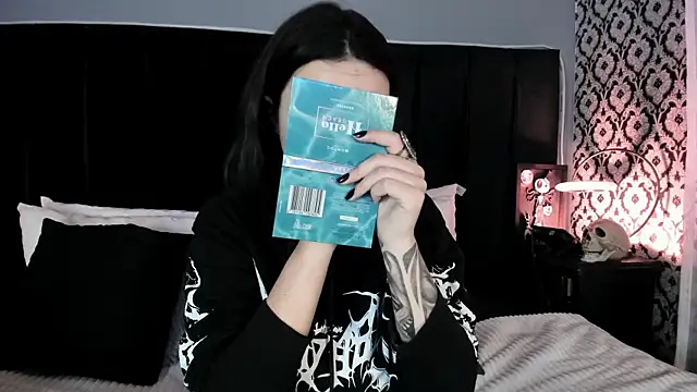 Adeelinee online show from 04/10/26, 08:02