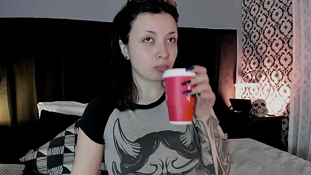 Adeelinee online show from 05/26/26, 05:09