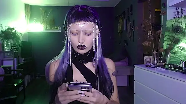 Snapshot of god_x_girl chatting on 12/17/24, 06:53 god x girl online show from 12/17/24, 06:53