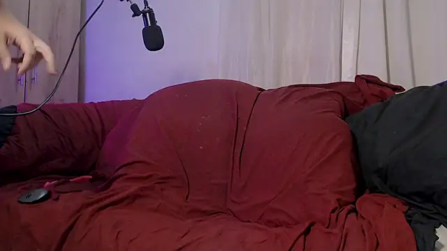 Snapshot of anotherbigboy_ chatting on 10/18/25, 02:18 anotherbigboy online show from 10/18/25, 02:18