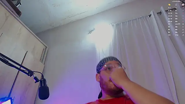 Snapshot of anotherbigboy_ chatting on 10/29/25, 12:18 anotherbigboy online show from 10/29/25, 12:18