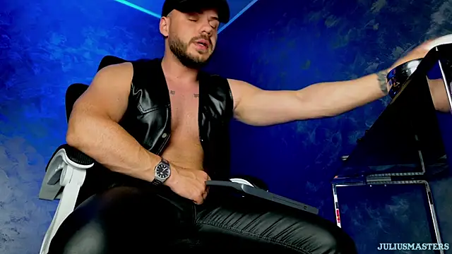 juliusmasters online show from 05/04/26, 08:16