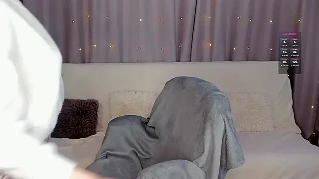 Snapshot of LisaMooore chatting on 01/11/25, 04:16 LisaMooore online show from 01/11/25, 04:16