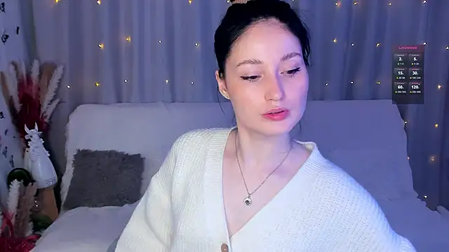 Snapshot of LisaMooore chatting on 02/25/25, 03:42 LisaMooore online show from 02/25/25, 03:42