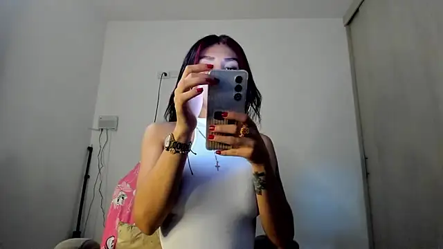 Snapshot of _juliana_star_ chatting on 06/19/26, 04:33 juliana star online show from 06/19/26, 04:33