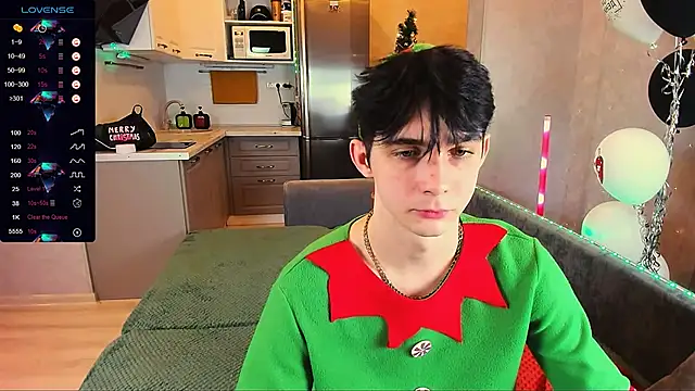 Snapshot of Aaron_Boom chatting on 12/25/24, 11:31 Aaron Boom online show from 12/25/24, 11:31