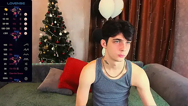 Snapshot of Aaron_Boom chatting on 12/27/24, 01:43 Aaron Boom online show from 12/27/24, 01:43