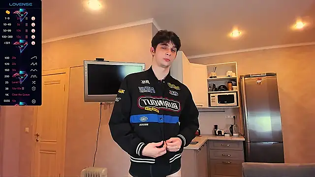 Snapshot of Aaron_Boom chatting on 01/25/25, 02:37 Aaron Boom online show from 01/25/25, 02:37