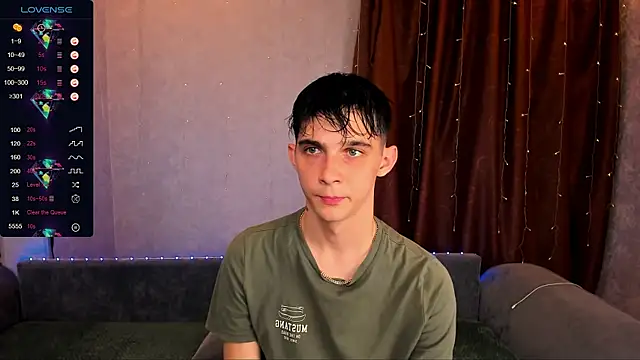 Snapshot of Aaron_Boom chatting on 09/18/25, 10:34 Aaron Boom online show from 09/18/25, 10:34