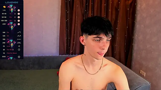 Snapshot of Aaron_Boom chatting on 09/20/25, 01:17 Aaron Boom online show from 09/20/25, 01:17