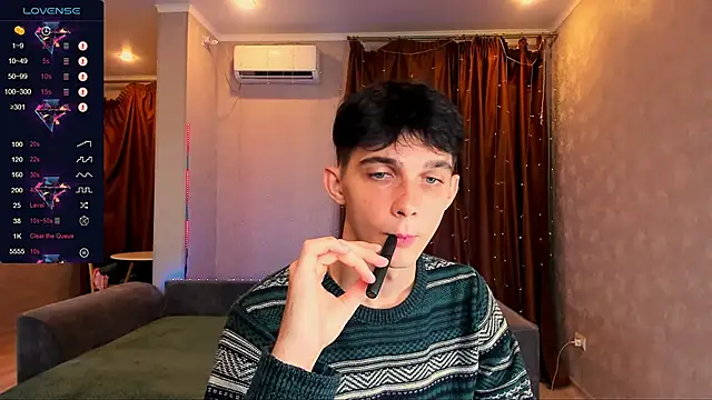 Snapshot of Aaron_Boom chatting on 09/20/25, 11:06 Aaron Boom online show from 09/20/25, 11:06