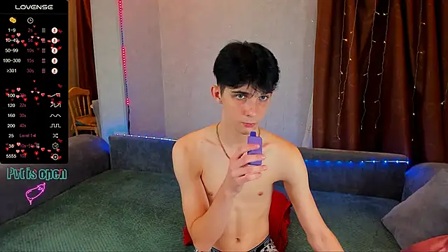 Snapshot of Aaron_Boom chatting on 10/10/25, 09:36 Aaron Boom online show from 10/10/25, 09:36