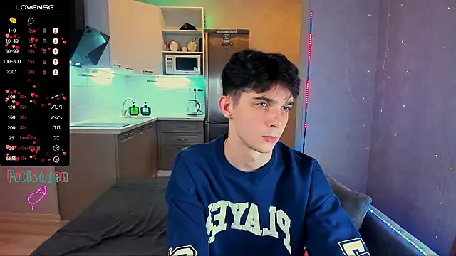 Snapshot of Aaron_Boom chatting on 10/12/25, 01:15 Aaron Boom online show from 10/12/25, 01:15