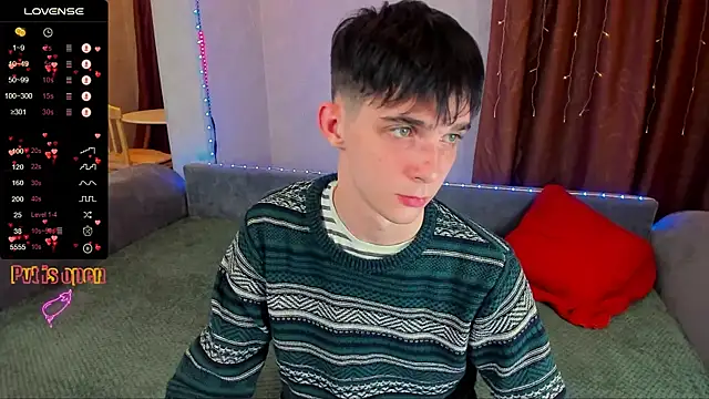 Snapshot of Aaron_Boom chatting on 10/27/25, 12:26 Aaron Boom online show from 10/27/25, 12:26