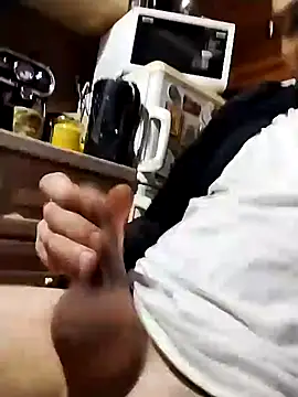 tomee83 online show from 12/04/25, 06:12