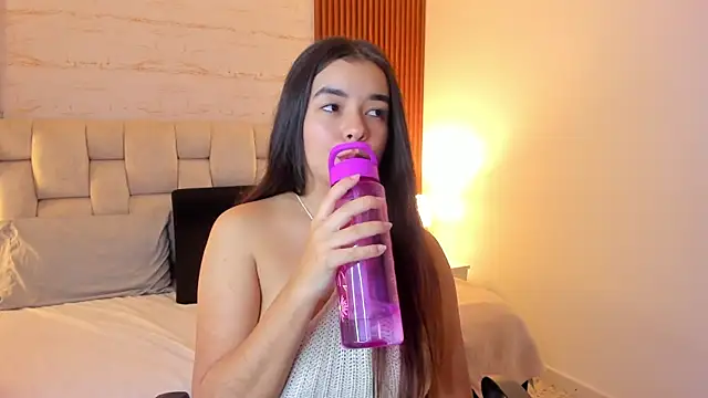 Snapshot of SophiaWylde chatting on 02/05/25, 09:46 SophiaWylde online show from 02/05/25, 09:46