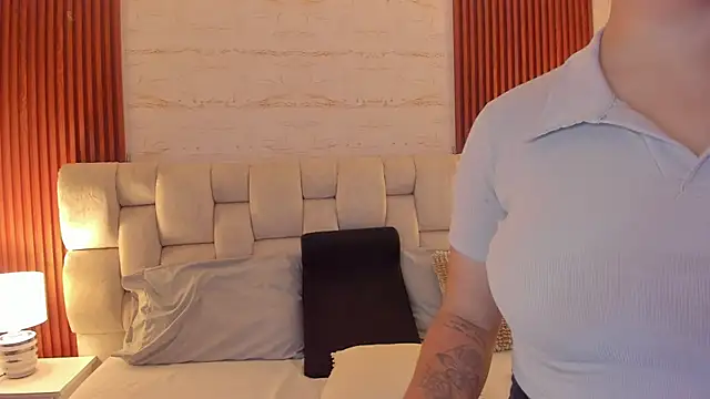 Snapshot of SophiaWylde chatting on 02/21/25, 04:51 SophiaWylde online show from 02/21/25, 04:51