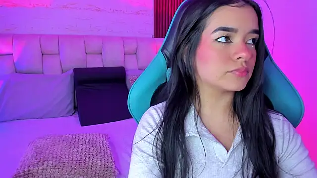 Snapshot of SophiaWylde chatting on 09/26/25, 04:38 SophiaWylde online show from 09/26/25, 04:38