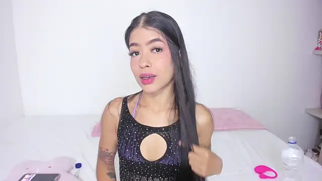 Snapshot of analia_collins chatting on 10/01/25, 12:16 analia collins online show from 10/01/25, 12:16