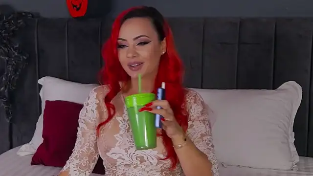 Emmelyn online show from 10/28/25, 05:44