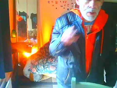 Snapshot of DaddyQuimHot chatting on 12/03/24, 10:50 DaddyQuimHot online show from 12/03/24, 10:50