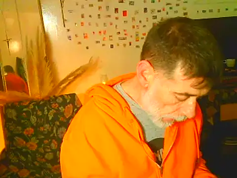 Snapshot of DaddyQuimHot chatting on 12/10/24, 04:56 DaddyQuimHot online show from 12/10/24, 04:56