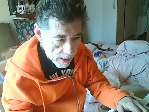 Snapshot of DaddyQuimHot chatting on 02/04/25, 10:00 DaddyQuimHot online show from 02/04/25, 10:00