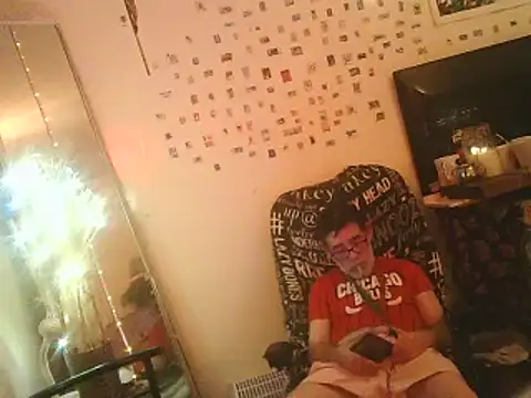 Snapshot of DaddyQuimHot chatting on 02/21/25, 02:39 DaddyQuimHot online show from 02/21/25, 02:39