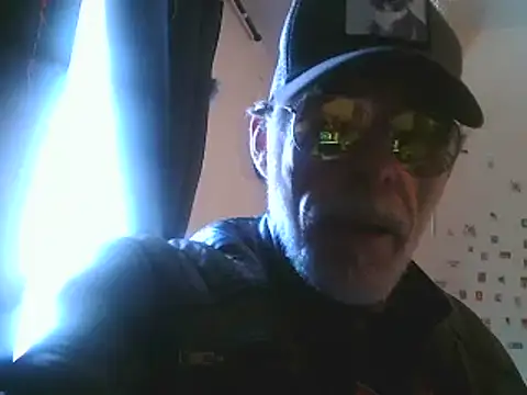 Snapshot of DaddyQuimHot chatting on 02/27/25, 11:20 DaddyQuimHot online show from 02/27/25, 11:20