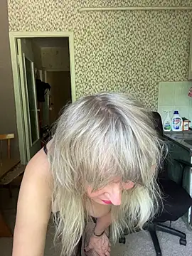 Snapshot of EsterHotMilf chatting on 06/17/26, 11:56 EsterHotMilf online show from 06/17/26, 11:56