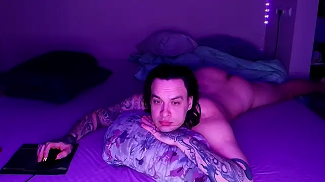 Snapshot of baphomet_from_ice chatting on 04/21/26, 07:28 baphomet from ice online show from 04/21/26, 07:28