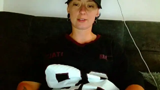 tomboyblue online show from 04/23/26, 09:06