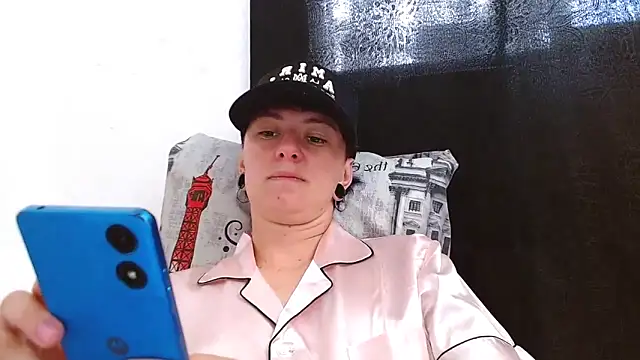 Snapshot of tomboyblue chatting on 04/27/26, 01:53 tomboyblue online show from 04/27/26, 01:53