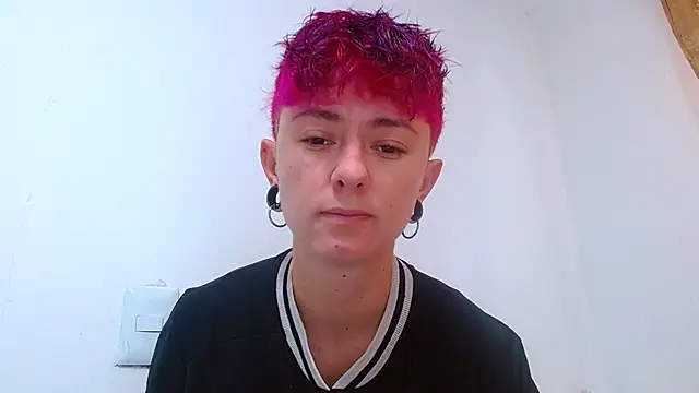 Snapshot of tomboyblue chatting on 05/17/26, 05:53 tomboyblue online show from 05/17/26, 05:53