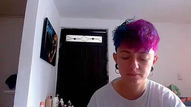 Snapshot of tomboyblue chatting on 05/19/26, 07:09 tomboyblue online show from 05/19/26, 07:09