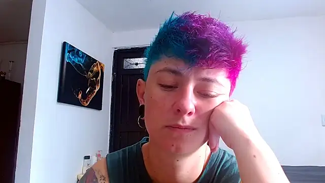 Snapshot of tomboyblue chatting on 05/21/26, 06:04 tomboyblue online show from 05/21/26, 06:04