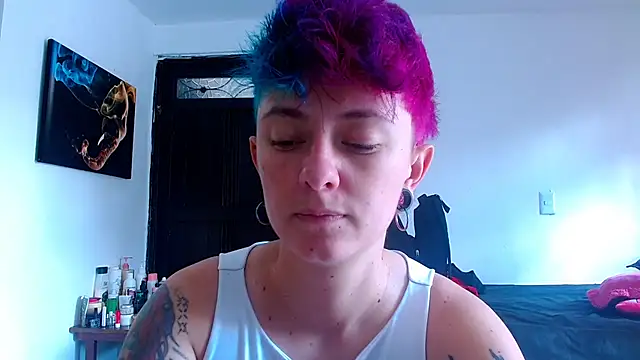 Snapshot of tomboyblue chatting on 05/22/26, 05:29 tomboyblue online show from 05/22/26, 05:29