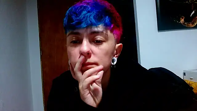Snapshot of tomboyblue chatting on 06/11/26, 12:32 tomboyblue online show from 06/11/26, 12:32