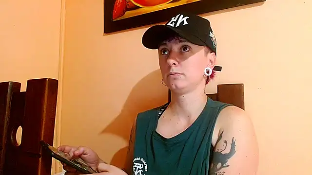 Snapshot of tomboyblue chatting on 06/18/26, 10:47 tomboyblue online show from 06/18/26, 10:47