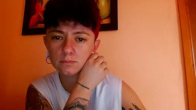 Snapshot of tomboyblue chatting on 06/19/26, 03:05 tomboyblue online show from 06/19/26, 03:05