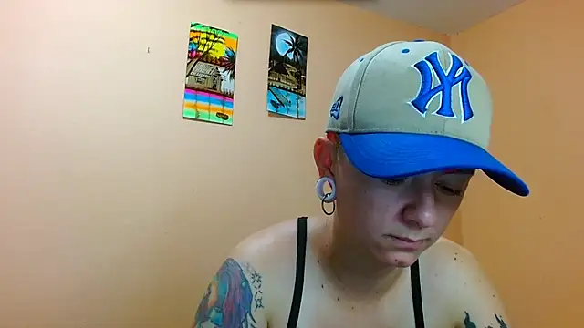 Snapshot of tomboyblue chatting on 07/14/26, 09:58 tomboyblue online show from 07/14/26, 09:58