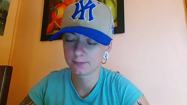 Snapshot of tomboyblue chatting on 07/22/26, 06:11 tomboyblue online show from 07/22/26, 06:11