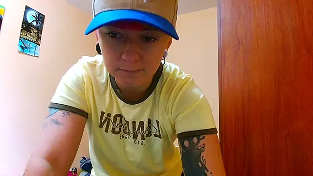 Snapshot of tomboyblue chatting on 07/23/26, 06:28 tomboyblue online show from 07/23/26, 06:28