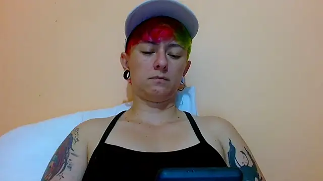 Snapshot of tomboyblue chatting on 07/27/26, 01:01 tomboyblue online show from 07/27/26, 01:01