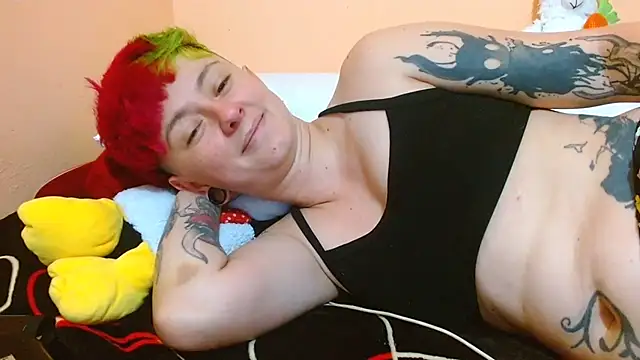 Snapshot of tomboyblue chatting on 08/01/26, 06:18 tomboyblue online show from 08/01/26, 06:18