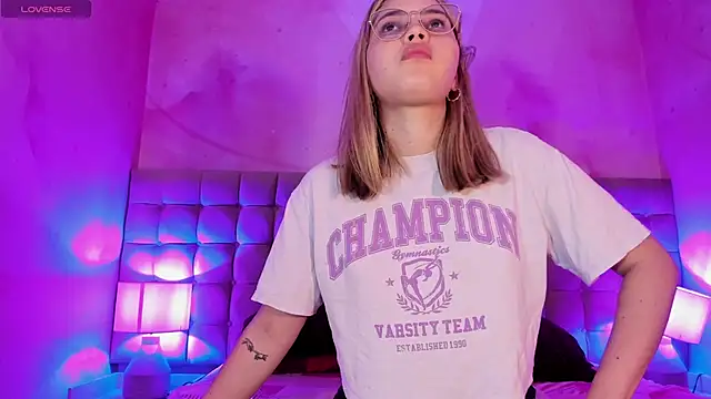 Snapshot of Ary1_ chatting on 02/12/25, 03:40 Ary1 online show from 02/12/25, 03:40