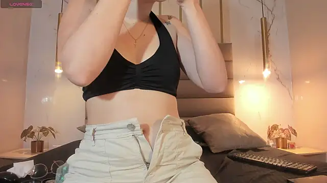 Snapshot of Ary1_ chatting on 02/28/25, 03:15 Ary1 online show from 02/28/25, 03:15