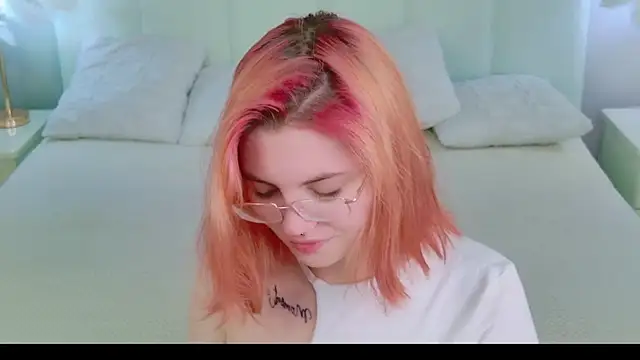 Snapshot of Lisa_Adam chatting on 01/24/25, 04:05 Lisa Adam online show from 01/24/25, 04:05