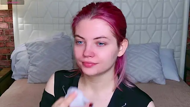 Snapshot of Lisa_Adam chatting on 10/07/25, 06:05 Lisa Adam online show from 10/07/25, 06:05